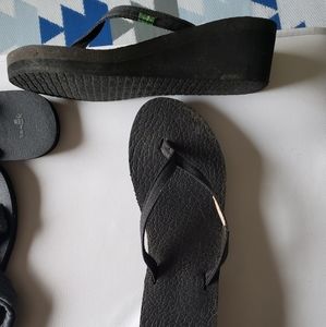 Sanuk size 9 wedge flip flops